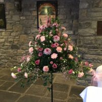 Pedestal arrangement pink