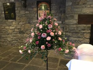 Pedestal arrangement pink