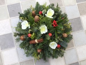 White grave posy
